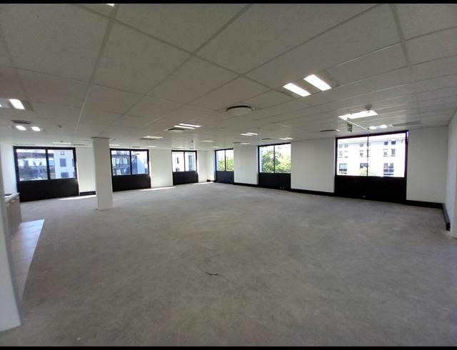 249M² OFFICE TO LET IN FOURWAYS